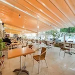 Restaurante La Pinta בית הארחה