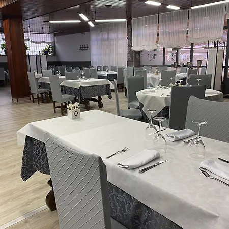 Restaurante La Pinta 게스트하우스 암푸에로