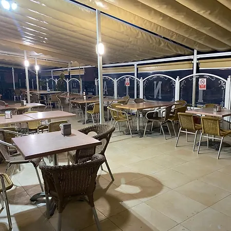 Restaurante La Pinta 게스트하우스 3*