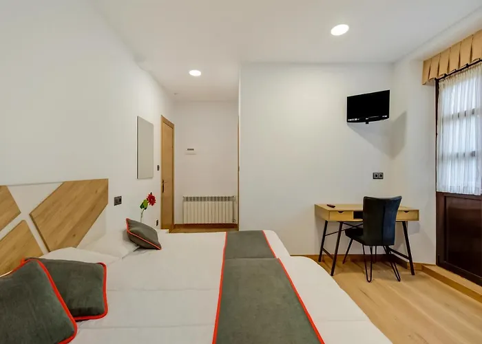 Restaurante La Pinta בית הארחה 3*