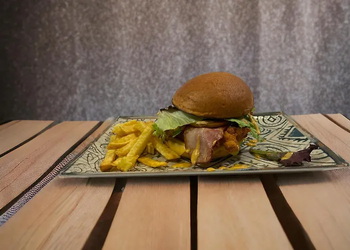 Restaurante La Pinta בית הארחה